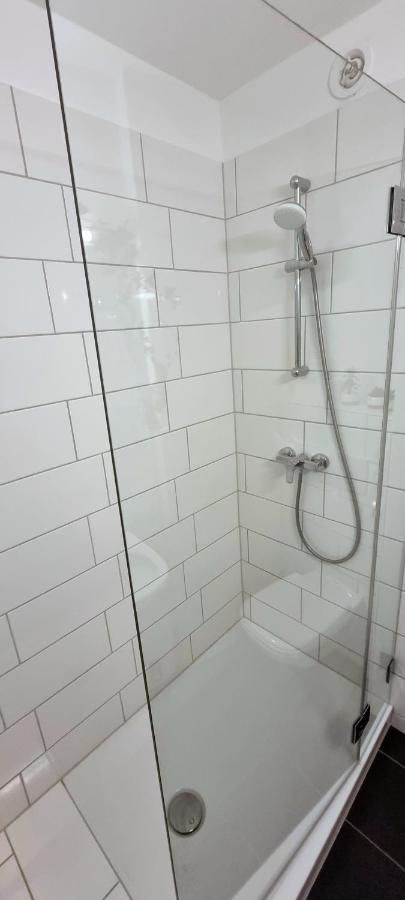 Business Apartment Mit Kuche Fur 1-3 +Netflx+5G Wlan Nahe Der Mhh Im Industrial Design Hanovra Exterior foto