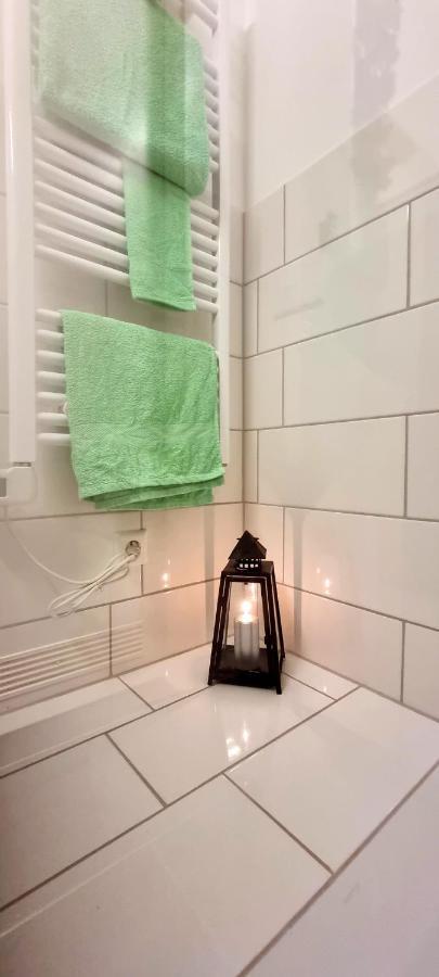 Business Apartment Mit Kuche Fur 1-3 +Netflx+5G Wlan Nahe Der Mhh Im Industrial Design Hanovra Exterior foto