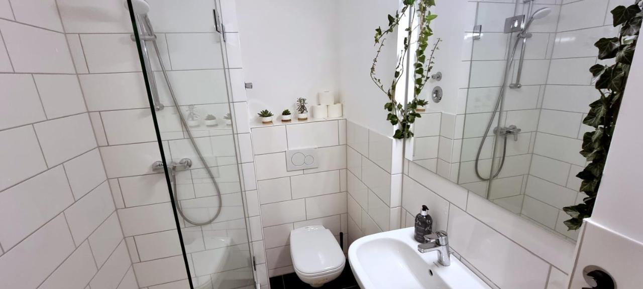 Business Apartment Mit Kuche Fur 1-3 +Netflx+5G Wlan Nahe Der Mhh Im Industrial Design Hanovra Exterior foto