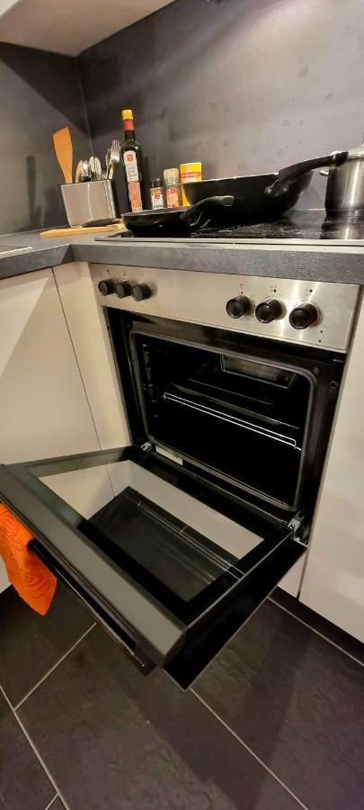 Business Apartment Mit Kuche Fur 1-3 +Netflx+5G Wlan Nahe Der Mhh Im Industrial Design Hanovra Exterior foto